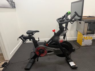 Peloton Bike (Like New)
