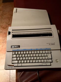 Smith Corona XL 2500 Electric Typewriter