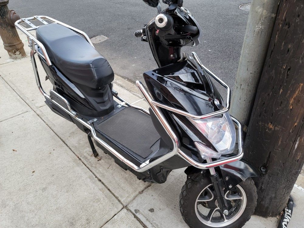 N7 Electric Moped