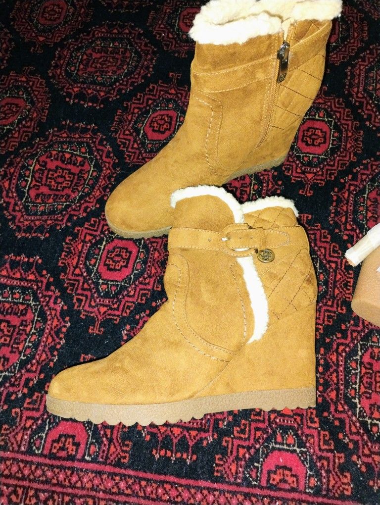 2 Pair Wedges Booties Size 8 M New Condition Pickup Only Cash