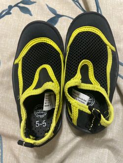 Toddler water shoes size 5-6