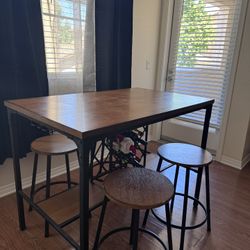 Table With 4 Stools 
