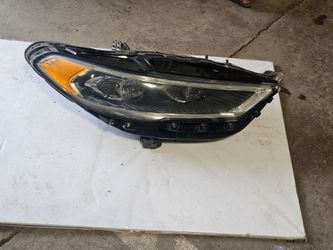 Ford Fusion 2017 Front Light