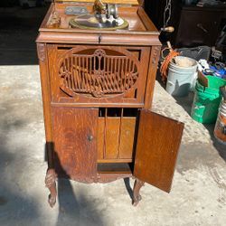 Antique Upright Brunswick Windup Phonograph 