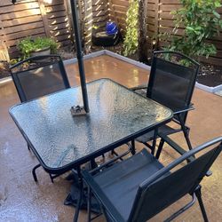 Patio Table 4 Chair For Free