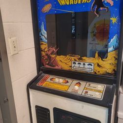 classic space invaders arcade video game