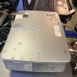 NEC NP40 DLP Lightweight Portable Projector