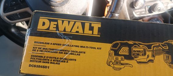 💲75$ NEW Priced to sell !💲DEWALT 20V MAX XR Brushless 3-Speed Oscillating Multi-Tool Kit (Model DCS356SD1).