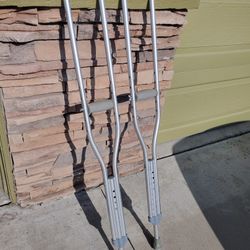 Adjustable Crutches 