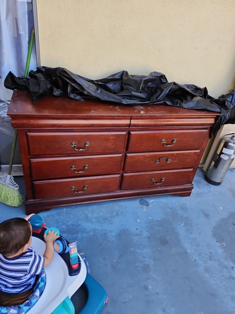 Dresser