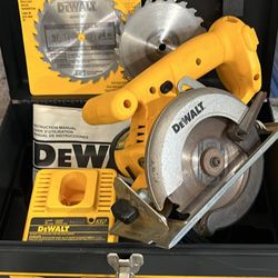 Dewalt DW 935 Cordless Trim Saw