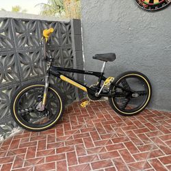 20’ GT , collectors bmx clean ready to ride 