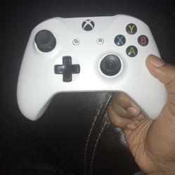 White Xbox one Controller