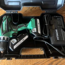 Hitachi DS18DGL 18V Cordless Drill/Driver Kit - Versatile Power Tool! 