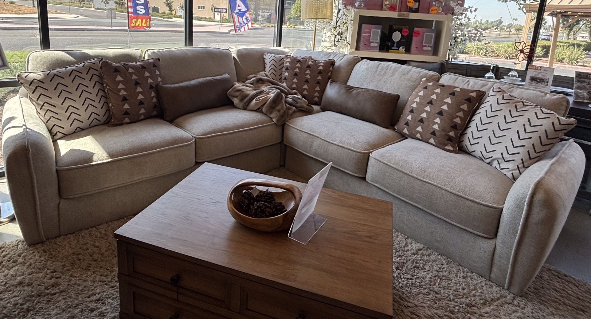 Beautiful 3pc Sectional 