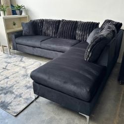 CLOSEOUT SALE Black Modern Sectional (SAME DAY DELIVERY)