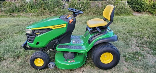 JOHN DEERE S130 RIDING MOWER