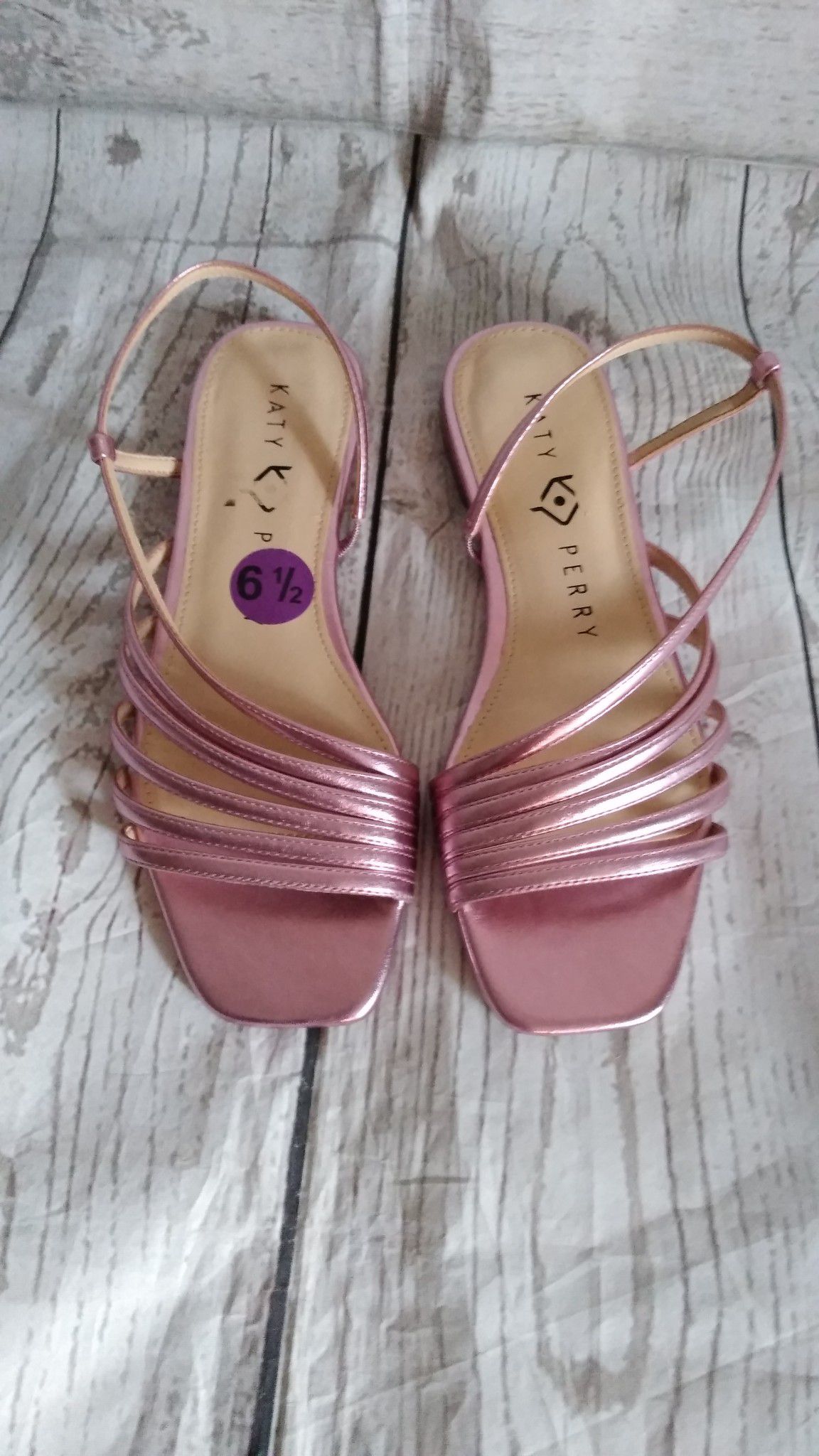 Brand New Beautiful Katy Perry Sandals , women's Size 6.5 ( never worn )