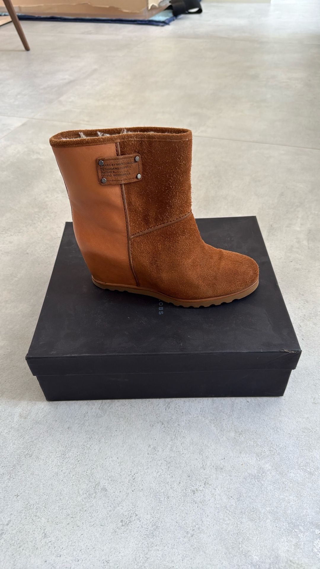 Marc Jacobs - Size 8 (38)