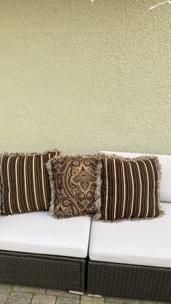 Selling 3 cushions, 20×20 inches.