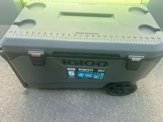 Igloo 90 quart roller cooler