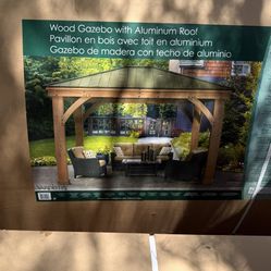 12x14 Yardistry Gazebo With Green Metal Roof