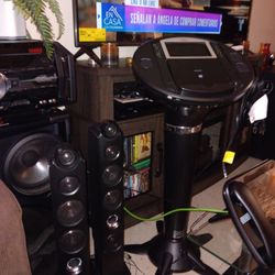 Kariokis.   Trabaja. Bien