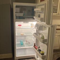 GE Refrigerator & Freezer