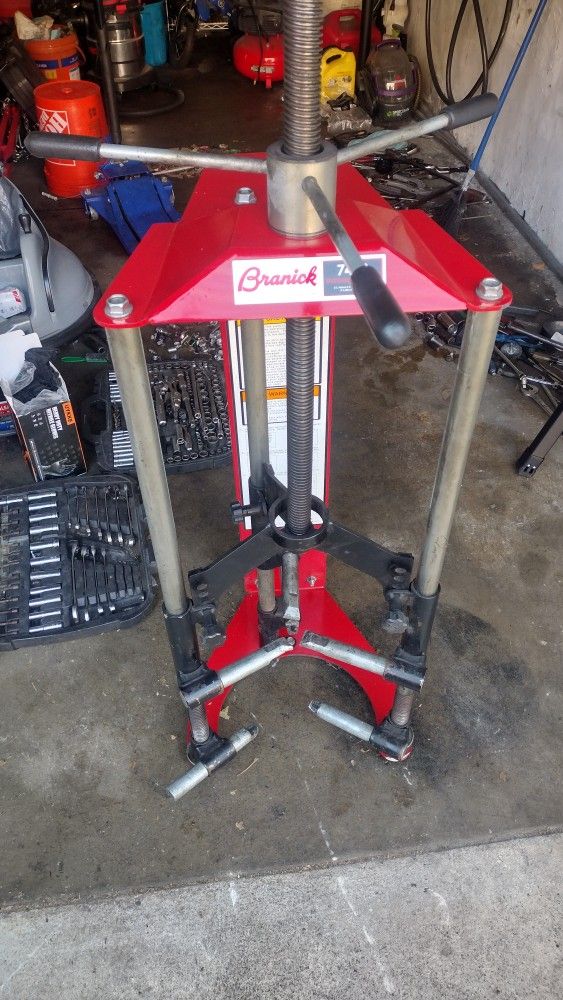strust coil compressor tool
