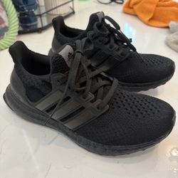 6.5 WOMENS ADIDAS ULTRA BOOST
