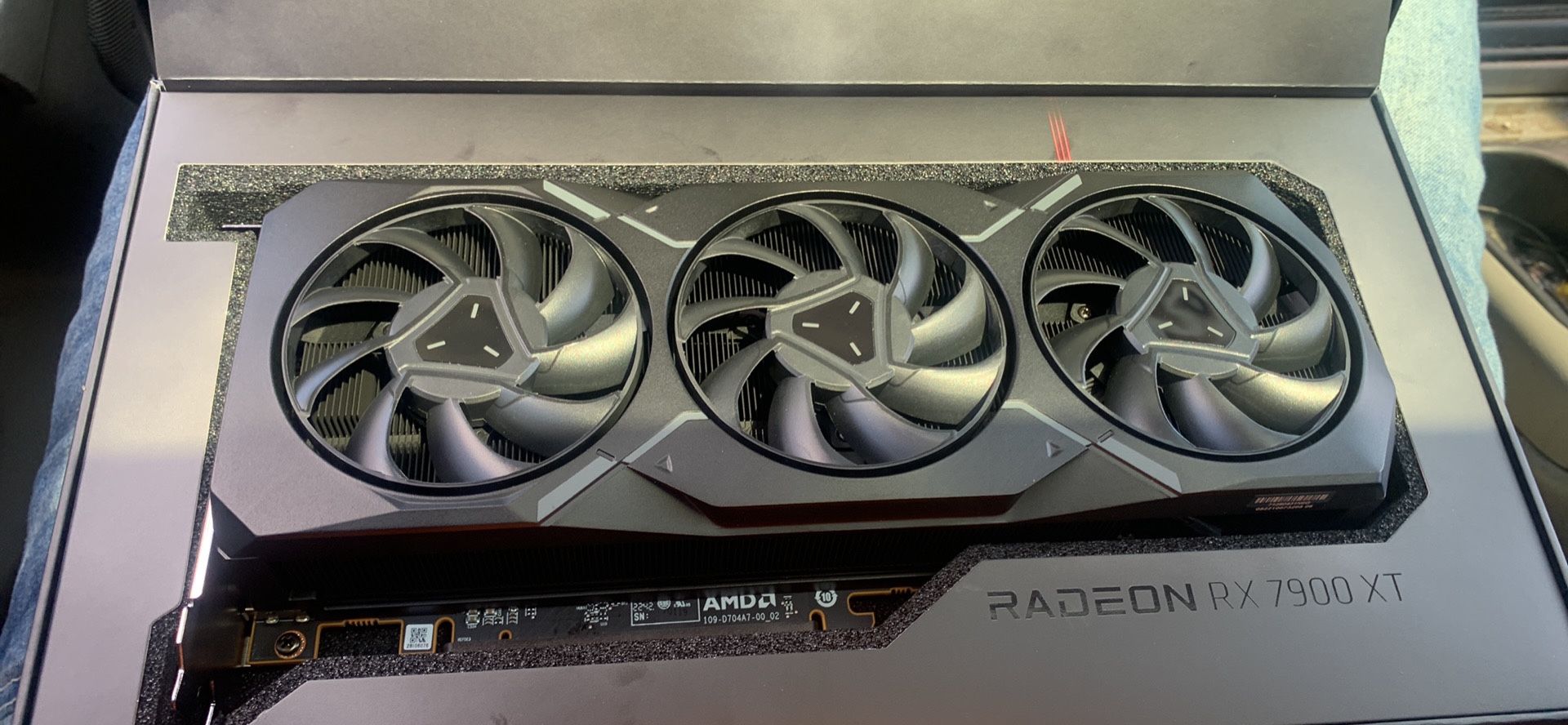 AMD Radeon RX 7900 XT