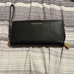Michael Kors Wristlet Wallet 