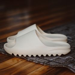 Adidas Yeezy Slide (Bone) - 11US (DS)