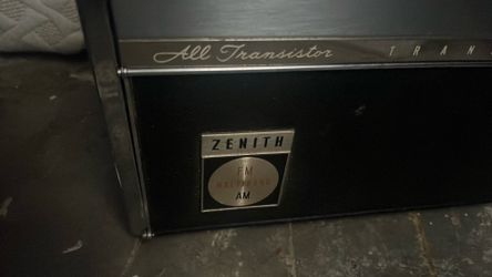 Collectors vintage trans-oceanic Zenith  am/fm radio