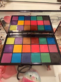 Makeup Revolution x Tammi Tropical Carnival Shadow Palette