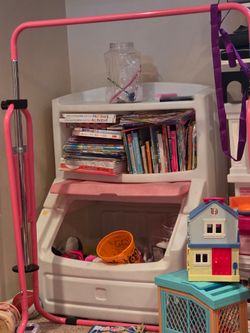 Step 2 toy storage chest and book shelf conbo