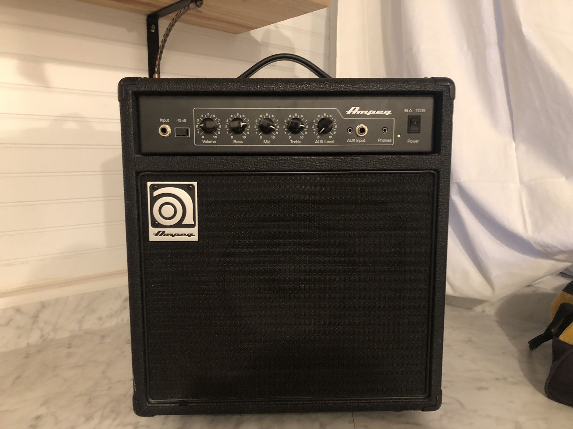 AMPEG BA - 108 25w 1x8”