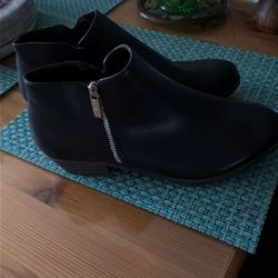 Size 11 women’s black boots
