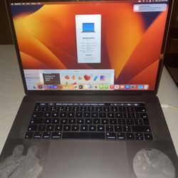 2017 MacBook Pro 15 TOUCHBAR 2.9 i9 16GB 1TB Storage (READ)