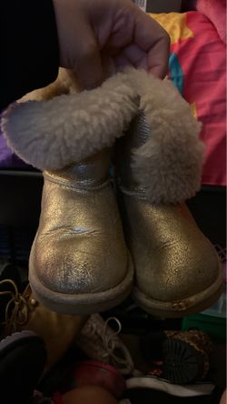 Gold and yellow UGG size size 9c need to clean and one boot is missing button it can be replace