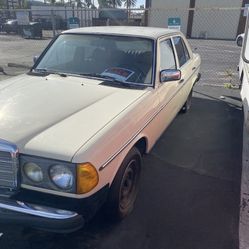 Mercedes 240 D Great Project Car! Doesn’t Run But Engine Interior & Exterior Is In Good Condition. Mercedes Is An Excellent Investment Always!