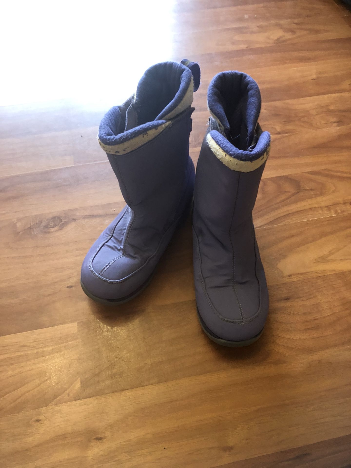 Big Girl Snow Boots Size 4