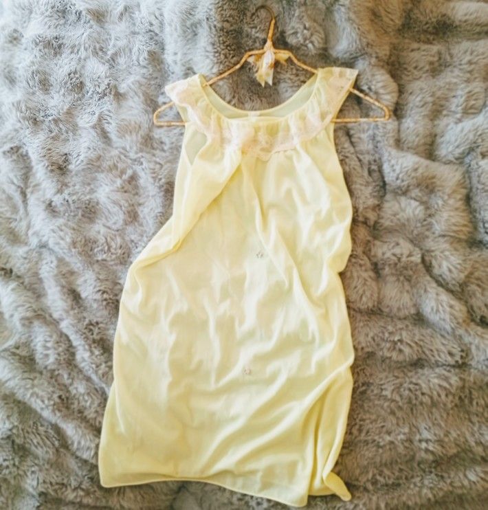 Classic vintage yellow 2 layer chemise, peignoir or nighty, vintage intimates