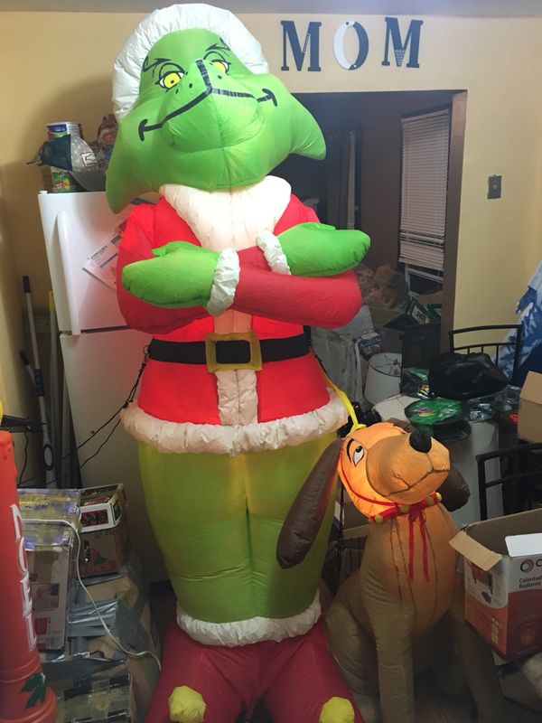 8ft Gemmy Airblown inflatable grinch with max Christmas