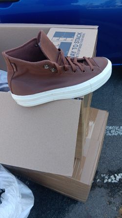 Tennis shoes