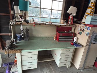 Free work bench with vice