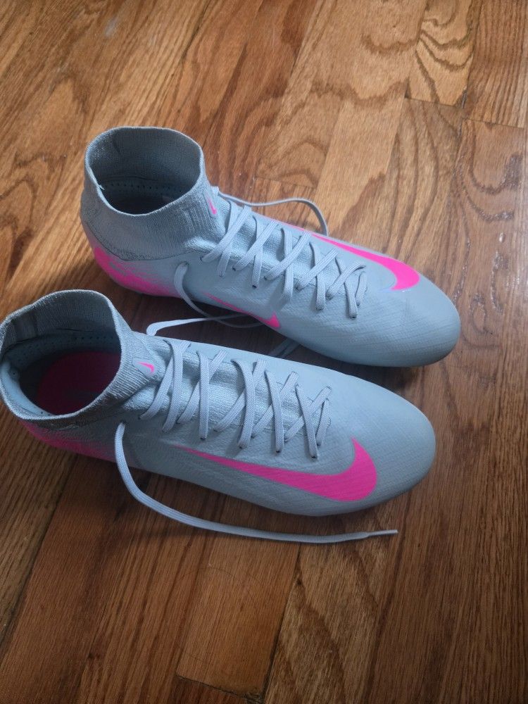 Size 10 Soccer Shoes Never Used 100 Obo