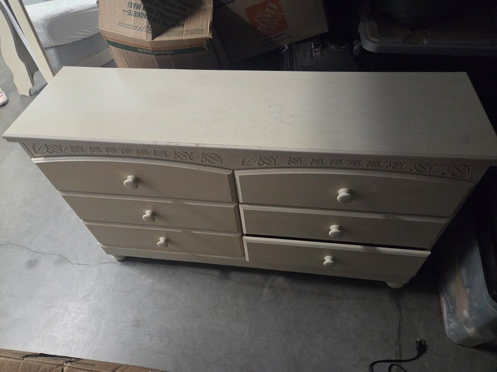 Bedroom Set (Twin Bed, Dresser With Mirror, Nightstand)