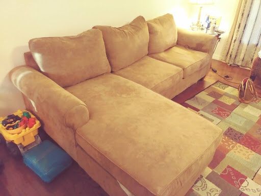 Sofa with interchangeable chaise