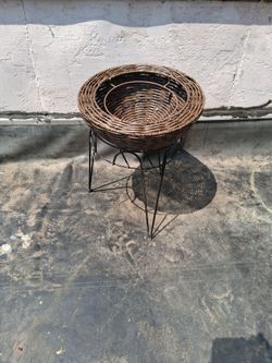 Indoor/Outdoor Faux Wicker/ Wrought Iron Rattan Plant Stand